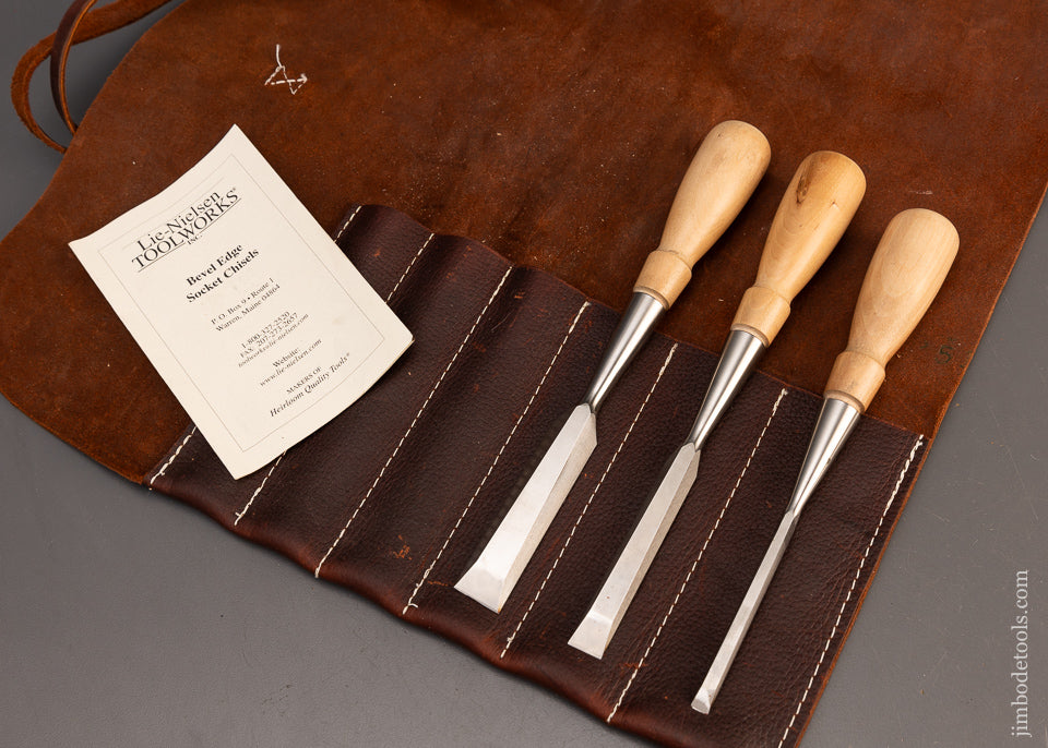 3 LIE NIELSEN Dovetail Chisels in Leather Roll - 114600