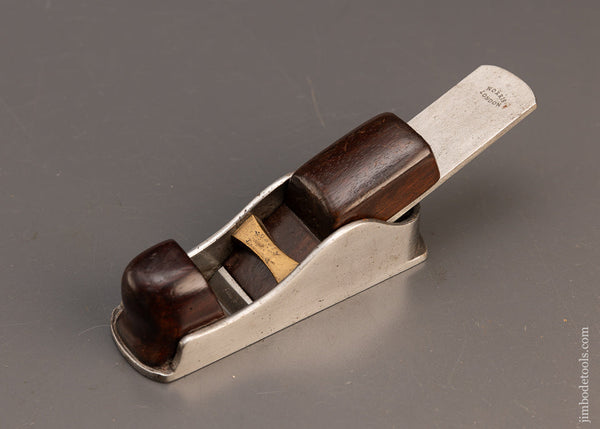 Fine NORRIS No. 32 Thumb Plane with Rosewood Infill - 114812