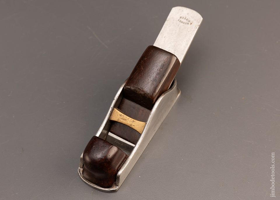 Fine NORRIS No. 32 Thumb Plane with Rosewood Infill - 114812