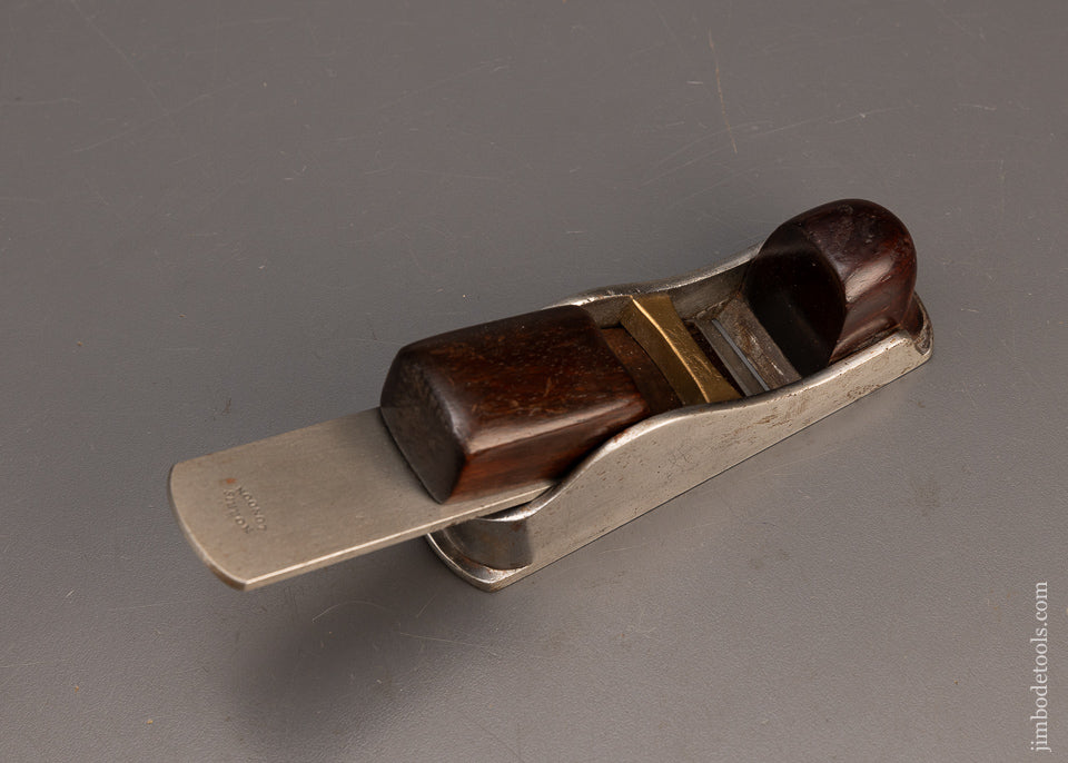 Fine NORRIS No. 32 Thumb Plane with Rosewood Infill - 114812