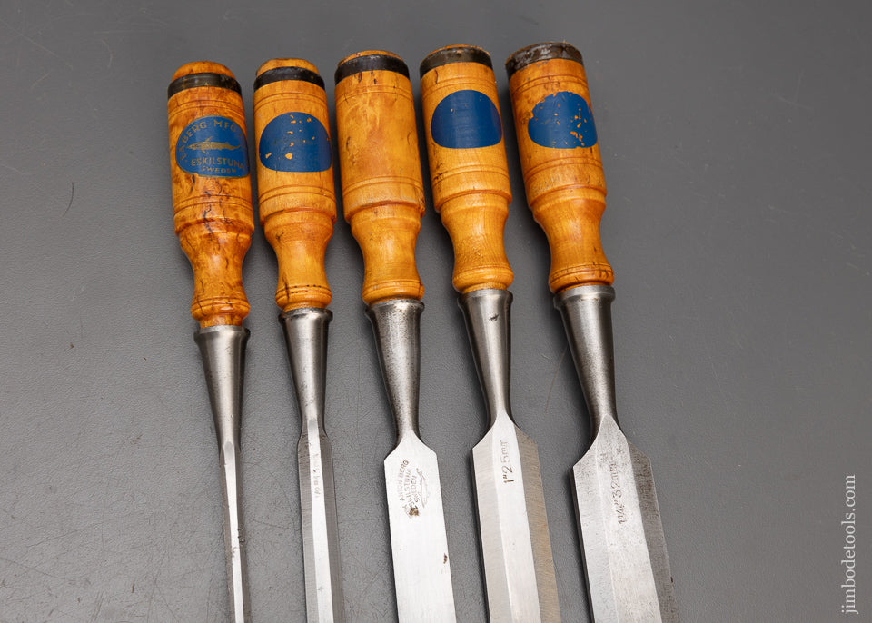 Fine Set of E.A. BERG ESKILSTUNA Bevel Edge Socket Firmer Chisels - 115294