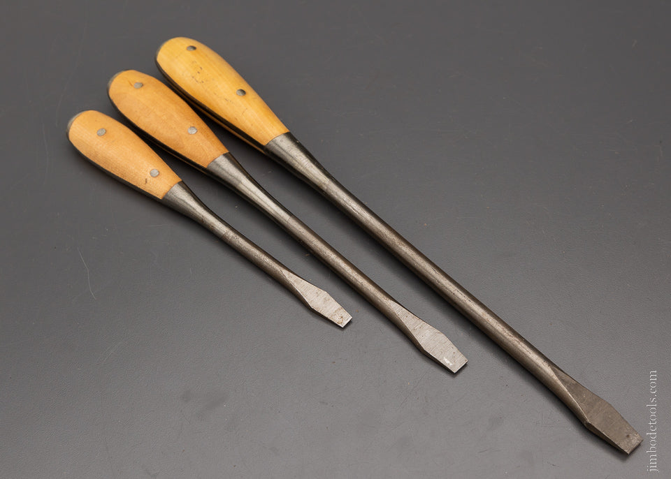 Set of 3 Mint New Old Stock IRWIN Screwdrivers - 104485