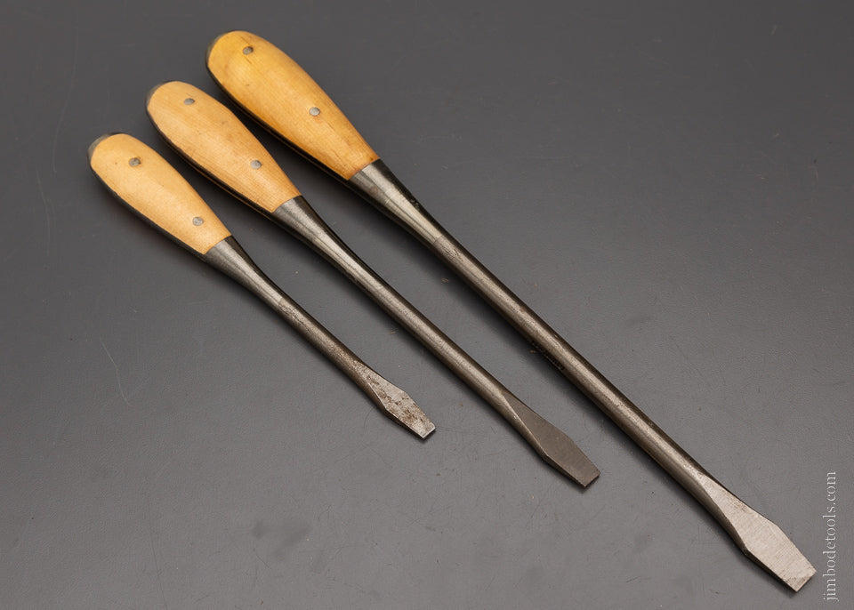 Set of 3 Mint New Old Stock IRWIN Screwdrivers - 104485