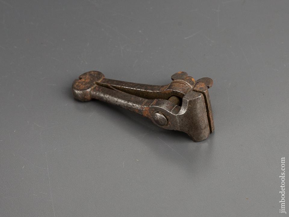 Ancient Hand Vise with 1 7/16 inch Jaws - 81051R