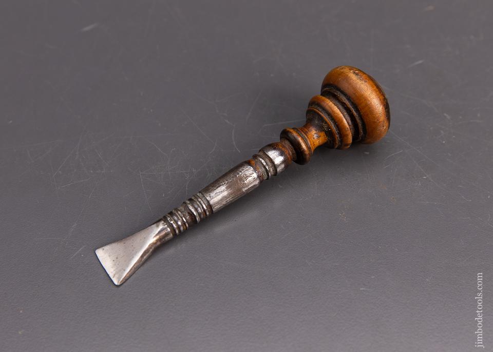 Spectacular 18th Century Buttonhole Chisel - 93452