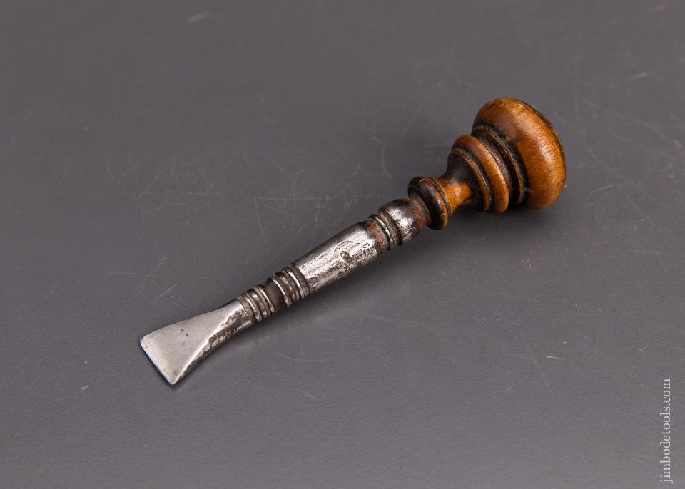 Spectacular 18th Century Buttonhole Chisel - 93452