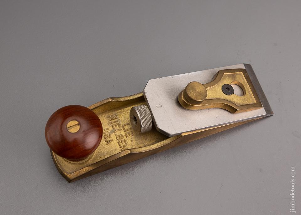 LIE-NIELSEN No. 97 Small Chisel Plane - 96686